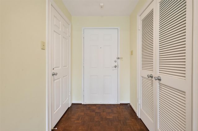 661 Bering Drive 409, Houston, TX 77057