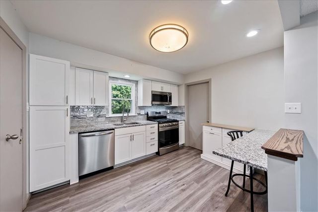 606 67th Place, Kansas City, MO 64118