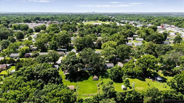 606 67th Place, Kansas City, MO 64118