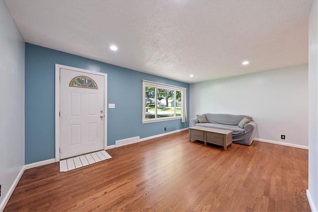 606 67th Place, Kansas City, MO 64118