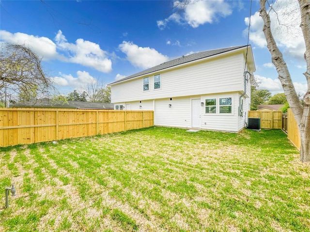 11514 Courtshire Road B, Houston, TX 77076
