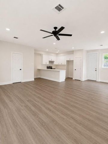 11514 Courtshire Road B, Houston, TX 77076