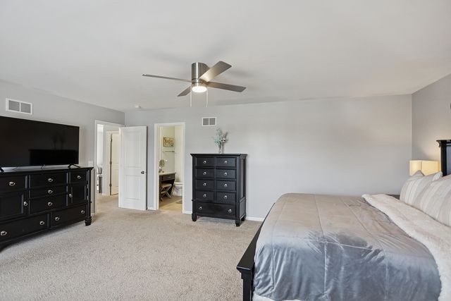 882 N Carly Circle, Yorkville, IL 60560