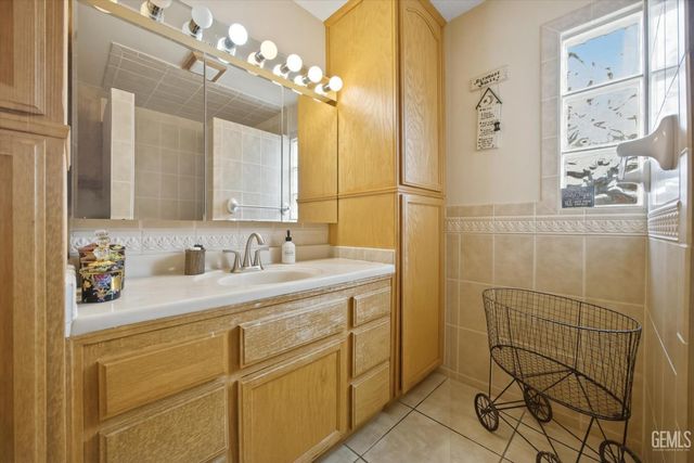 1623 Lisle Street, Bakersfield, CA 93308