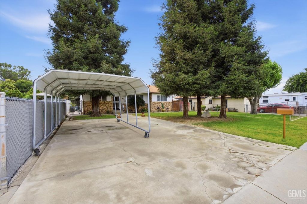 1623 Lisle Street, Bakersfield, CA 93308