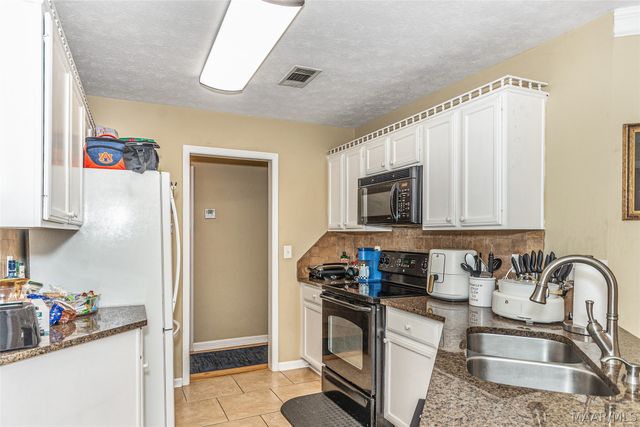 55 Honeysuckle Court, Wetumpka, AL 36093