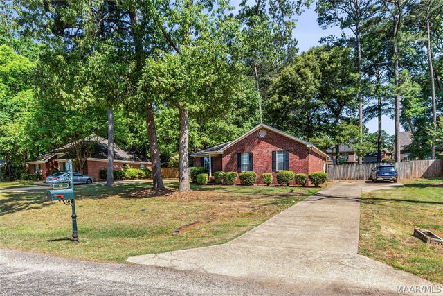 55 Honeysuckle Court, Wetumpka, AL 36093