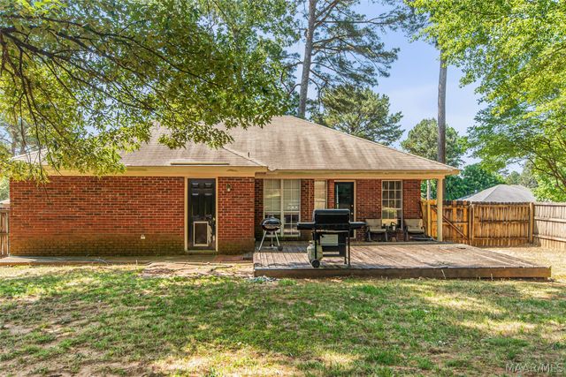 55 Honeysuckle Court, Wetumpka, AL 36093