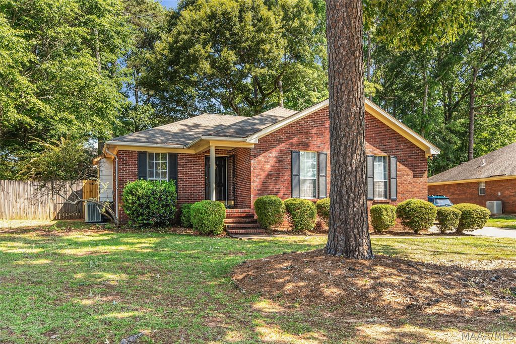 55 Honeysuckle Court, Wetumpka, AL 36093