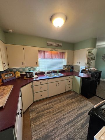 158 W 100 S, Moroni, UT 84646