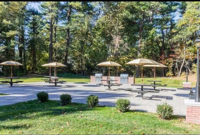 5 Stonehill 2E, Stoneham, MA 02180