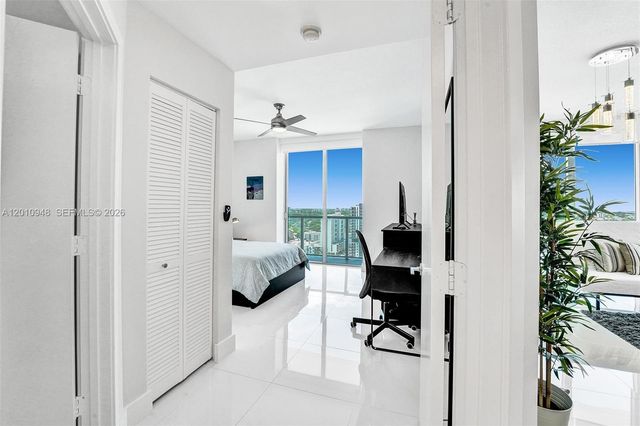 1111 SW 1st Ave 2325-N, Miami, FL 33130