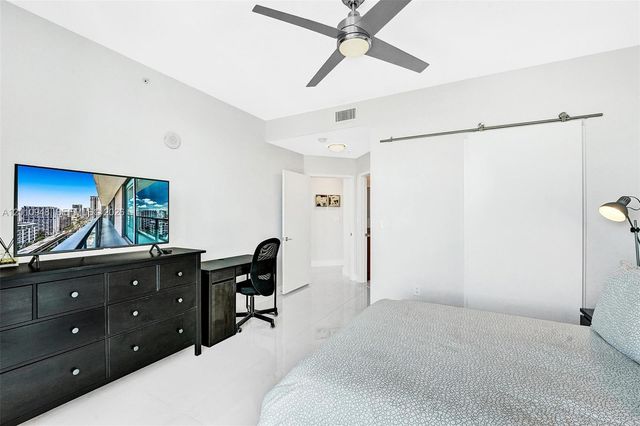 1111 SW 1st Ave 2325-N, Miami, FL 33130