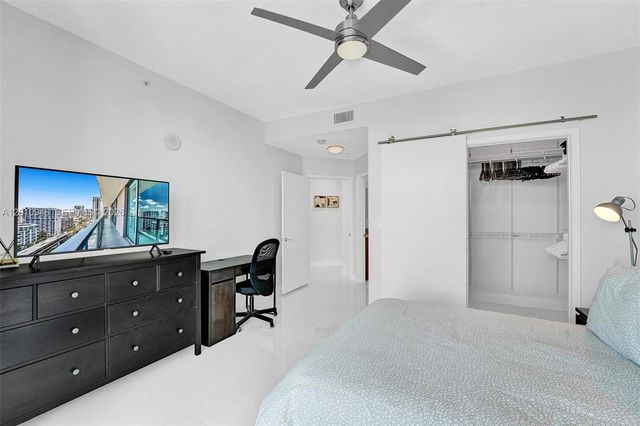 1111 SW 1st Ave 2325-N, Miami, FL 33130