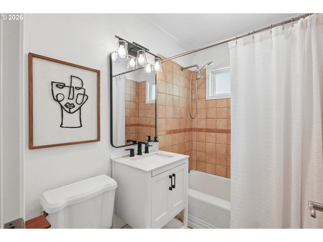 8567 N BURR Ave, Portland, OR 97203