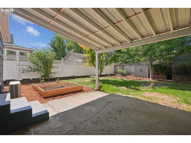 8567 N BURR Ave, Portland, OR 97203