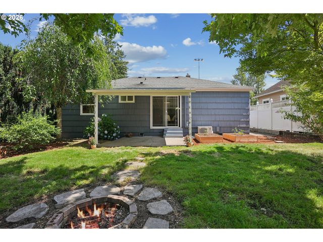 8567 N BURR Ave, Portland, OR 97203