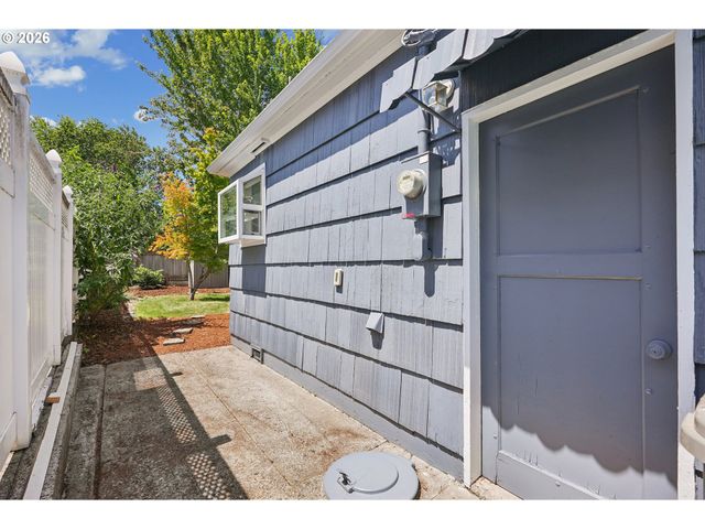 8567 N BURR Ave, Portland, OR 97203