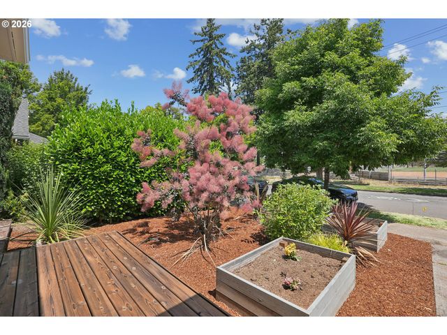 8567 N BURR Ave, Portland, OR 97203