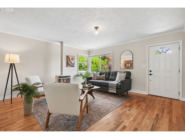 8567 N BURR Ave, Portland, OR 97203