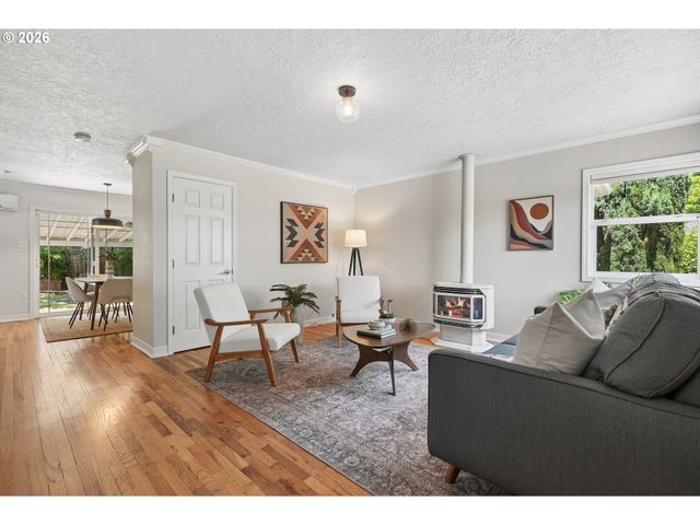 8567 N BURR Ave, Portland, OR 97203