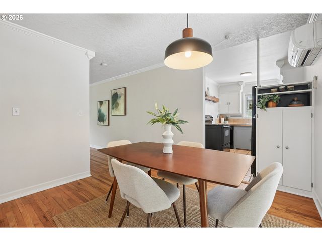 8567 N BURR Ave, Portland, OR 97203