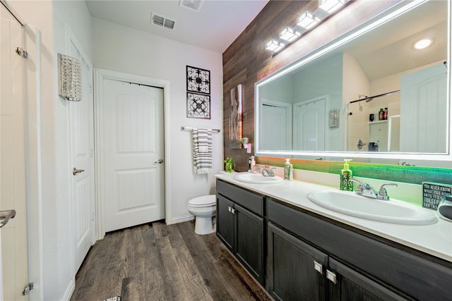 132 Oak springs Loop, Mabank, TX 75147