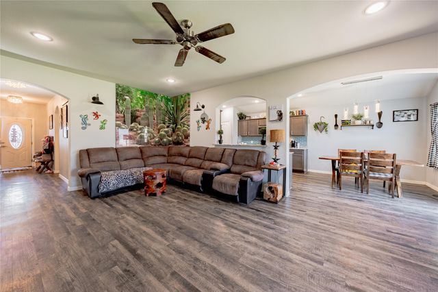 132 Oak springs Loop, Mabank, TX 75147