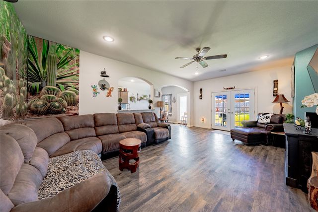 132 Oak springs Loop, Mabank, TX 75147