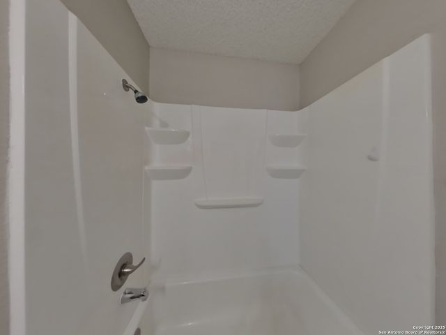 5015 Walt Schirra, Kirby, TX 78219