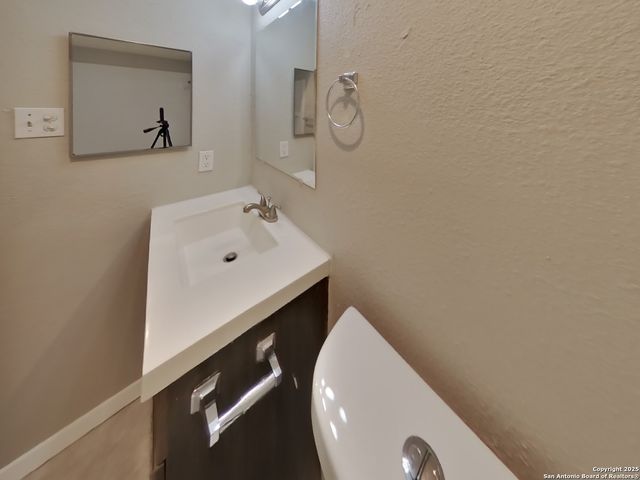 5015 Walt Schirra, Kirby, TX 78219