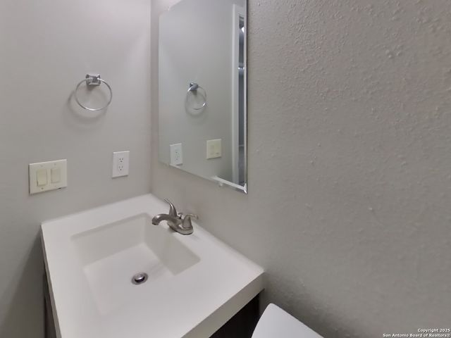 5015 Walt Schirra, Kirby, TX 78219