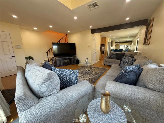 19231 Sherman Way 36, Los Angeles, CA 91335