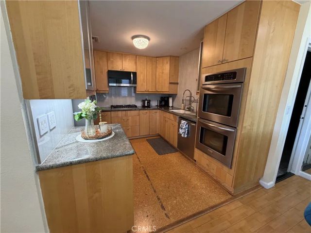 19231 Sherman Way 36, Los Angeles, CA 91335