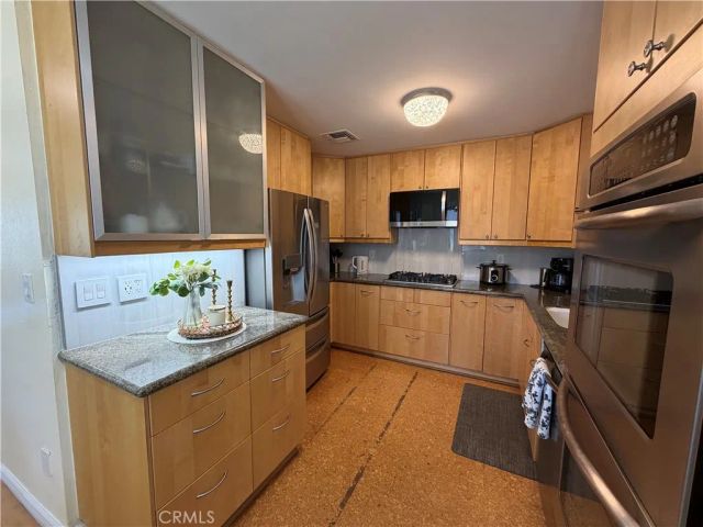 19231 Sherman Way 36, Los Angeles, CA 91335