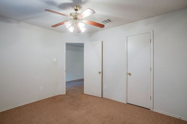 131 Independence Avenue, Venus, TX 76084