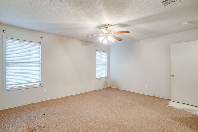 131 Independence Avenue, Venus, TX 76084