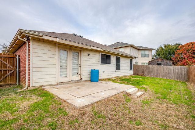 131 Independence Avenue, Venus, TX 76084