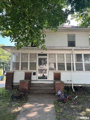 211 CEDAR Street, Davenport, IA 52802