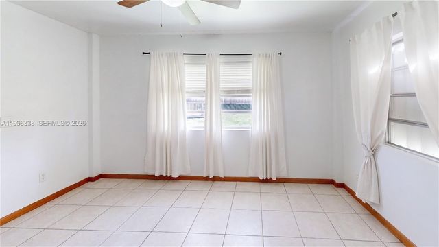 1560 NE 12th St, Homestead, FL 33033