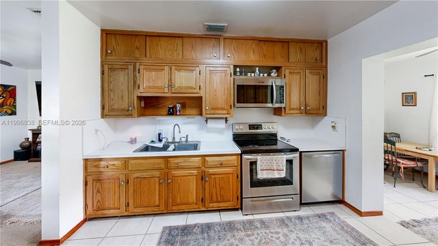 1560 NE 12th St, Homestead, FL 33033