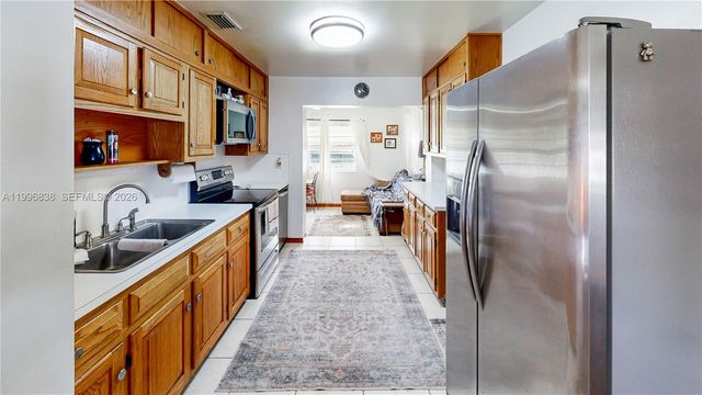 1560 NE 12th St, Homestead, FL 33033