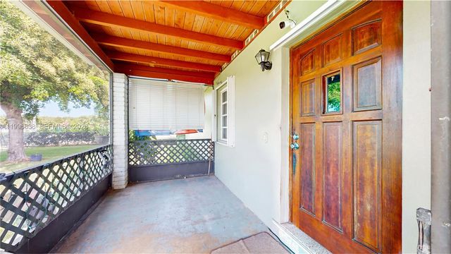 1560 NE 12th St, Homestead, FL 33033