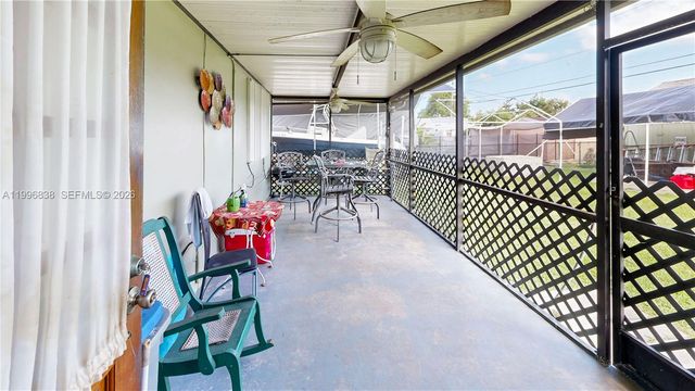 1560 NE 12th St, Homestead, FL 33033