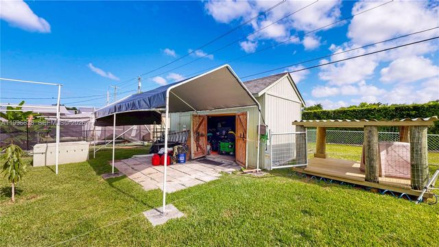 1560 NE 12th St, Homestead, FL 33033