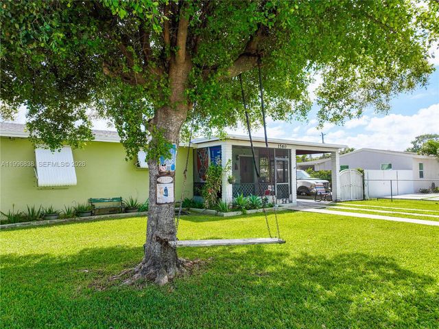 1560 NE 12th St, Homestead, FL 33033