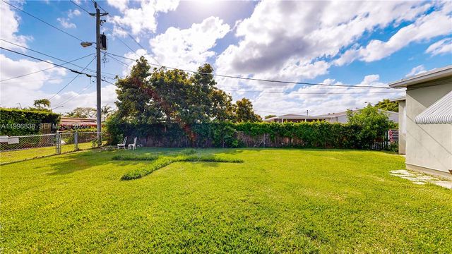 1560 NE 12th St, Homestead, FL 33033