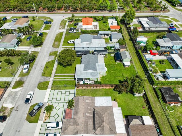 1560 NE 12th St, Homestead, FL 33033