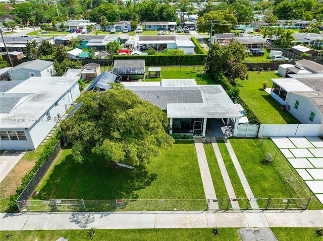 1560 NE 12th St, Homestead, FL 33033