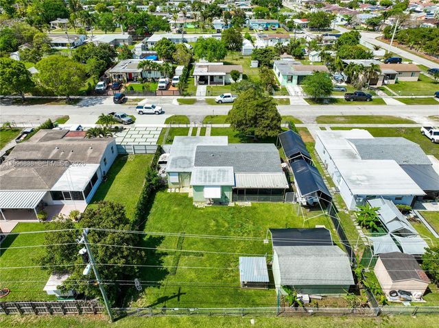 1560 NE 12th St, Homestead, FL 33033